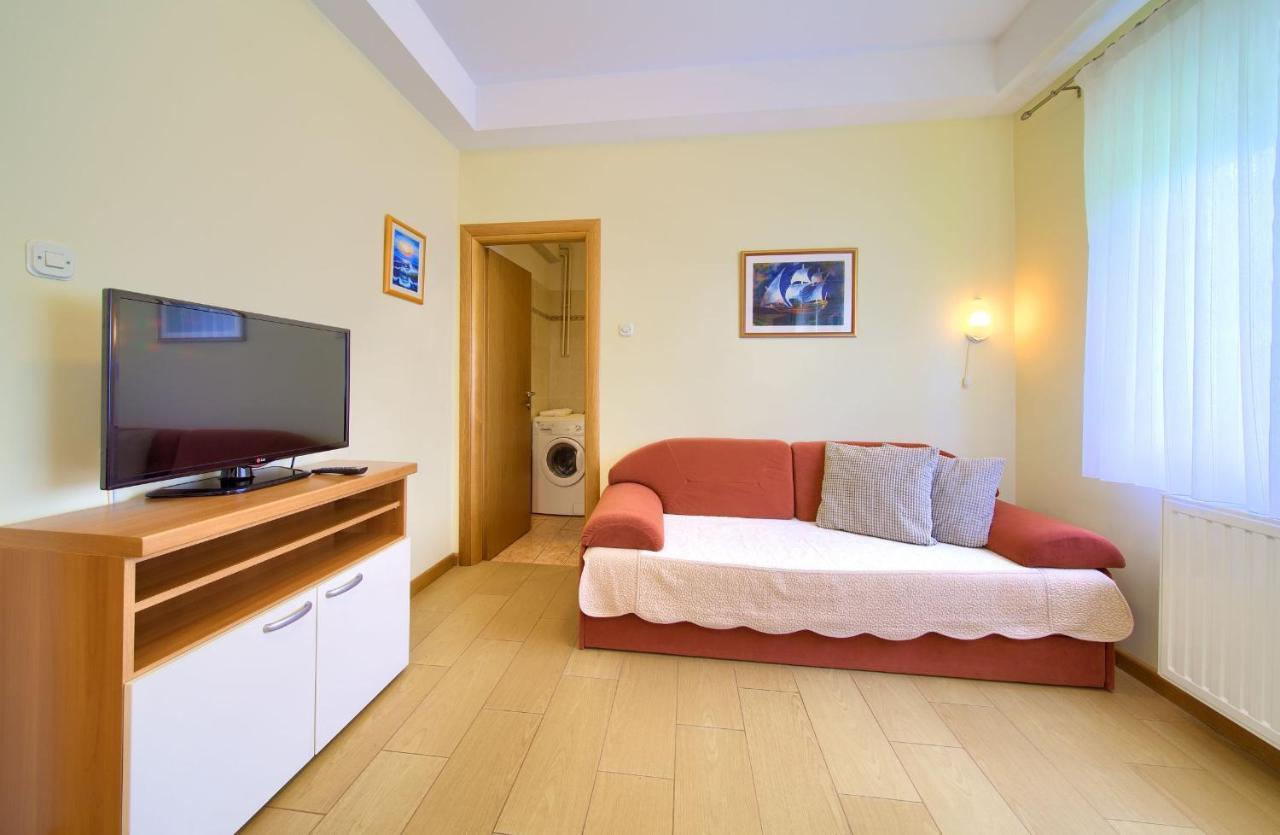 Apartments Jele Malinska Zewnętrze zdjęcie