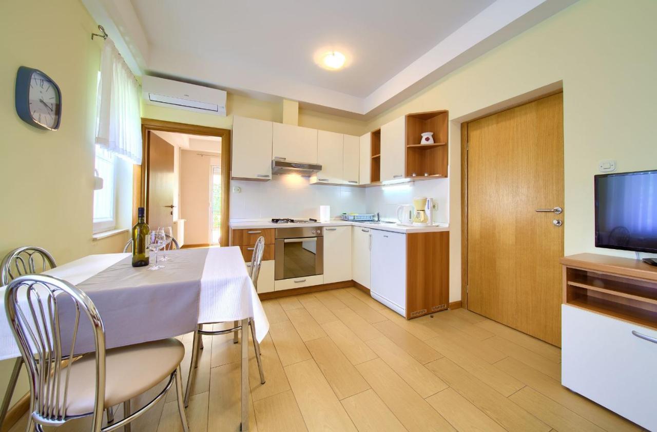 Apartments Jele Malinska Zewnętrze zdjęcie